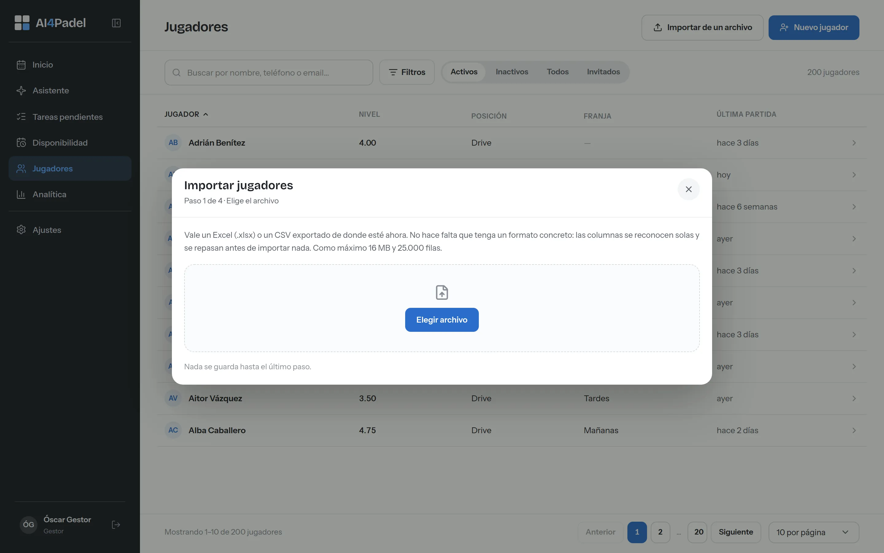 Ventana «Importar jugadores, Paso 1 de 4»: acepta Excel o CSV sin formato concreto, con revisión de columnas antes de importar